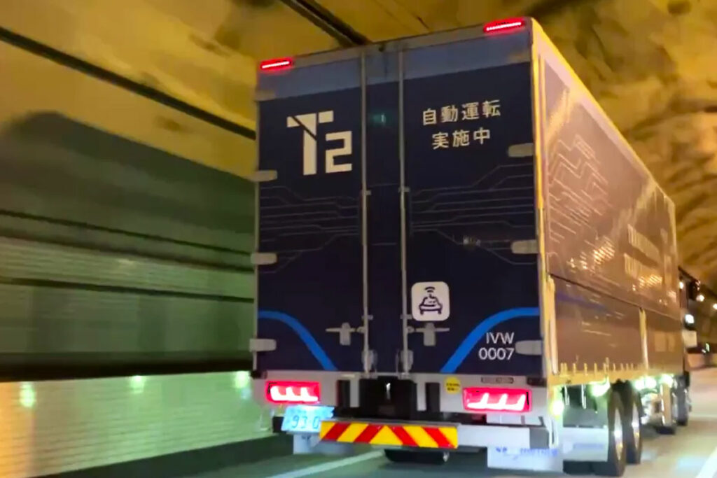 Грузовик T2 впервые проехал 500 км без вмешательства водителя