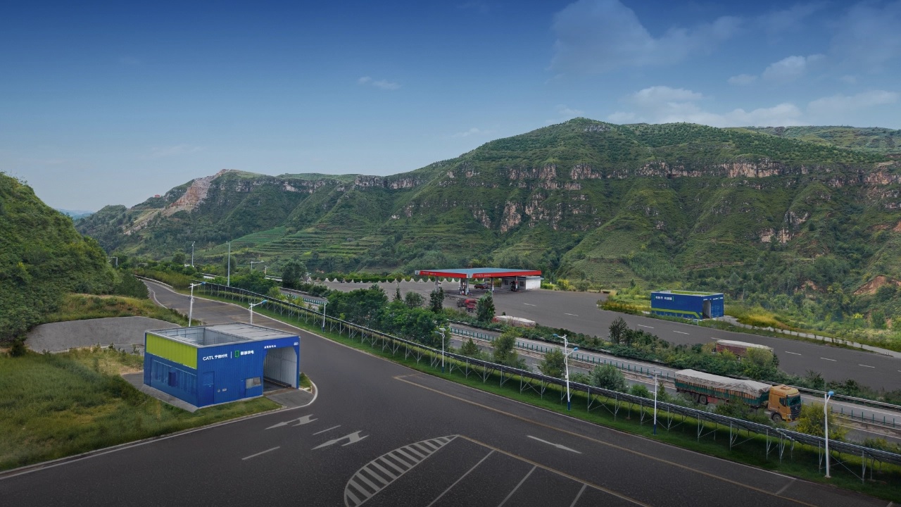 Ningde Times построит 900 зарядных станций для грузовиков в 2026 году