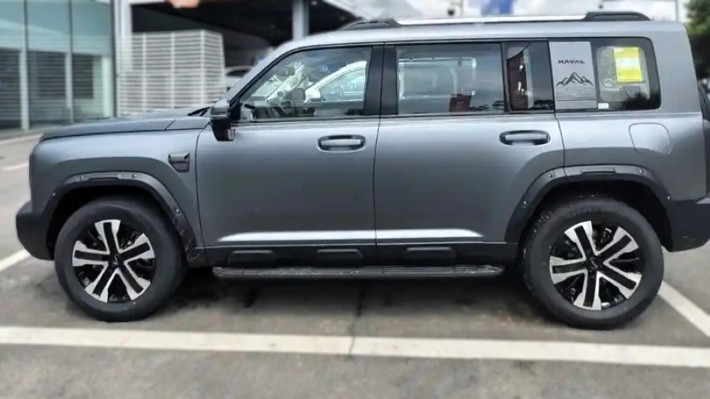 Haval Raptor Plus засветился у дилеров: холодильник в подлокотнике и 449 л.с.