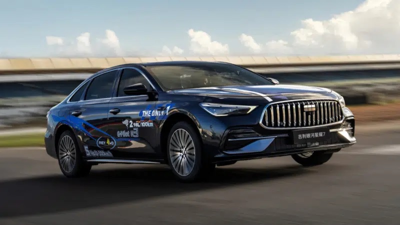 Geely Starshine 7 выехал на трассу Ф-1 в Сильверстоуне