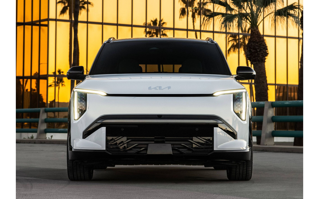 KIA EV3 дебютировал в Нью-Йорке: 515 км хода и 5 комплектаций