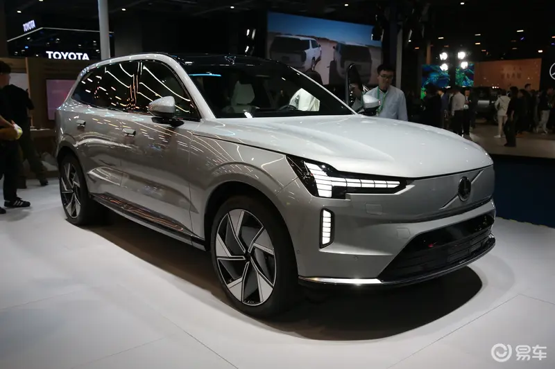 Volvo представит сразу три модели 15 апреля: EX90, ES90 и XC70