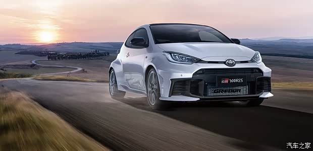 Toyota GR Yaris 2026 представлен в Китае: новый руль и цена 4,6 млн рублей