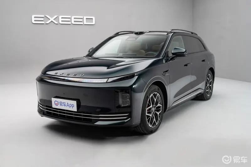Exeed EX7 представлен официально: 726 км хода и холодильник в салоне