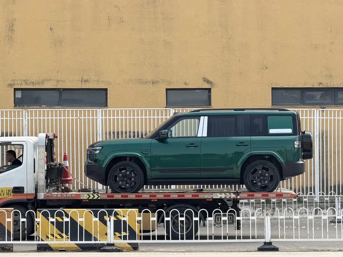 BYD Leopard Titanium 7 EV заряжается с 10 до 97% за 9 минут
