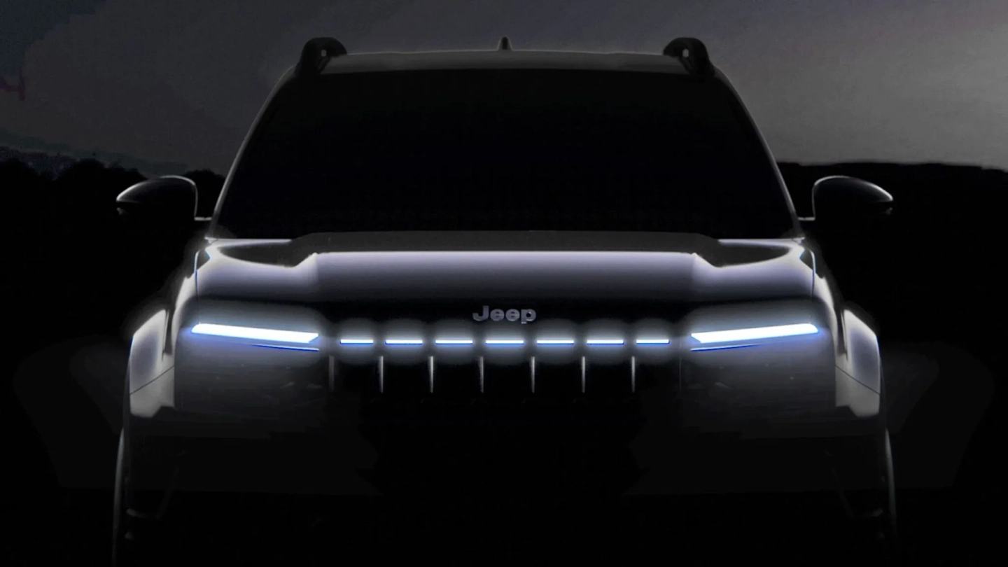 Jeep Avenger сменил «лицо»: решетка со светодиодами как у Compass