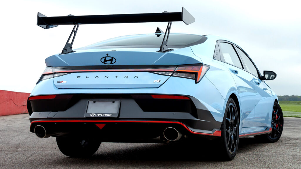 Hyundai Elantra N TCR с гоночными компонентами дебютировала в США от $39 250