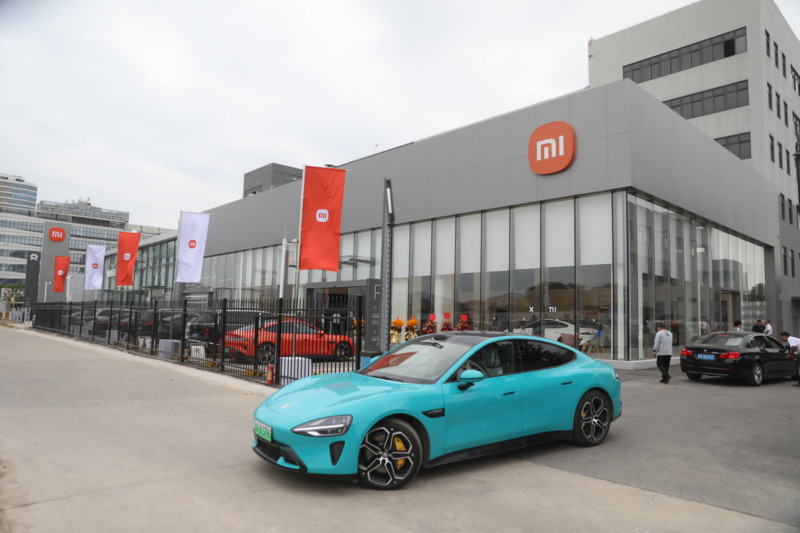 Xiaomi переманила топ-менеджера Tesla для продаж своих электрокаров