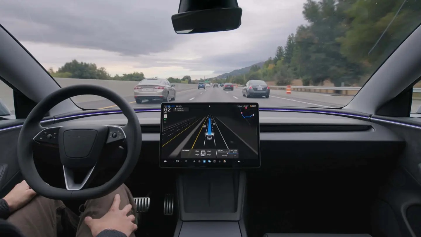 Tesla выпустит FSD V14 Lite для старых HW3 уже в июне