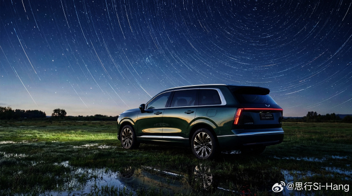 Wuling дебютирует 10 апреля: внедорожник Starlight L с салоном 2+2+2