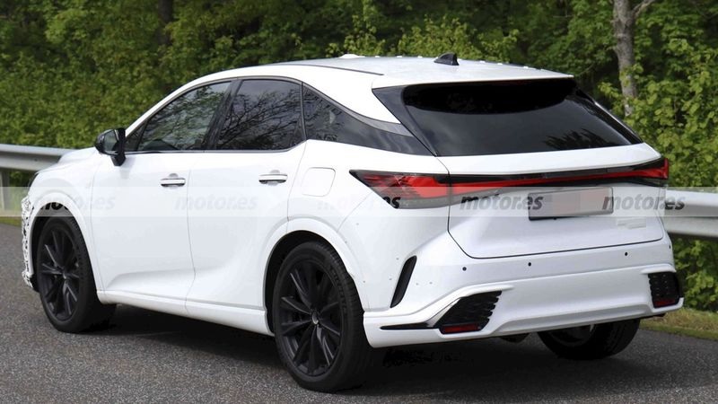 Обновленный Lexus RX засекли на тестах у Нюрбургринга. Авто показали на фото