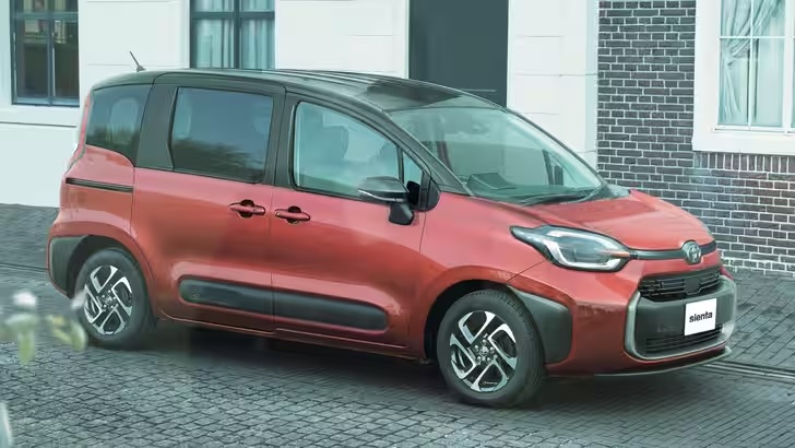 Toyota Sienta: семиместный минивэн уже доступен для заказа в РФ