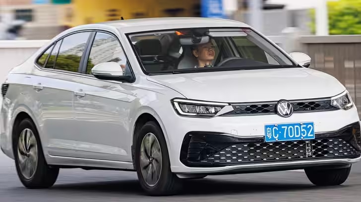 Volkswagen Lavida XR появился на рынке России по цене от 1,45 млн рублей