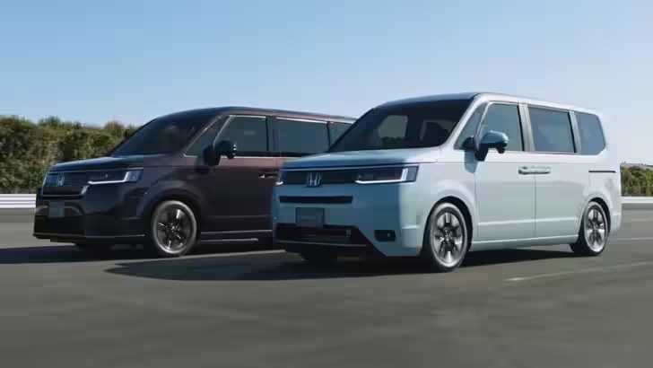 Honda Stepwgn Spada появился в РФ: цены разнятся на 650 тыс. рублей