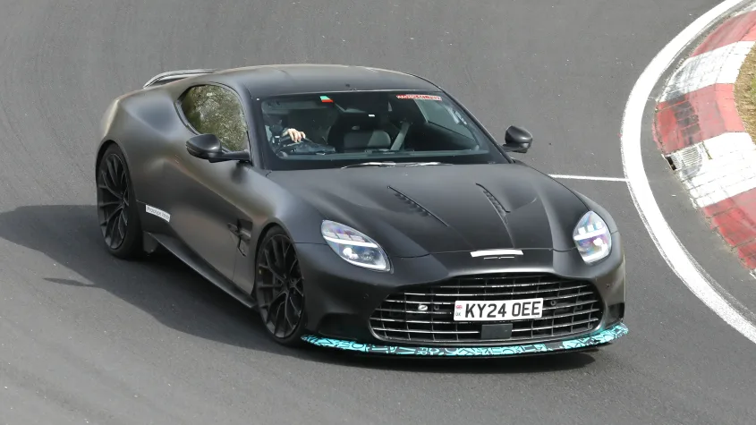 Новый Aston Martin Vanquish S мощнее DBS и дороже £334 000