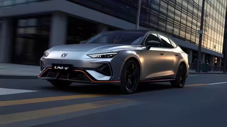 Changan раскрыл данные об обновленном лифтбеке Uni-V для РФ