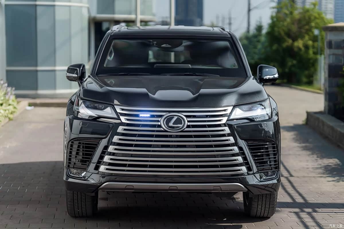 Бронированный Lexus LX 700 выдержит АК-47 и две гранаты