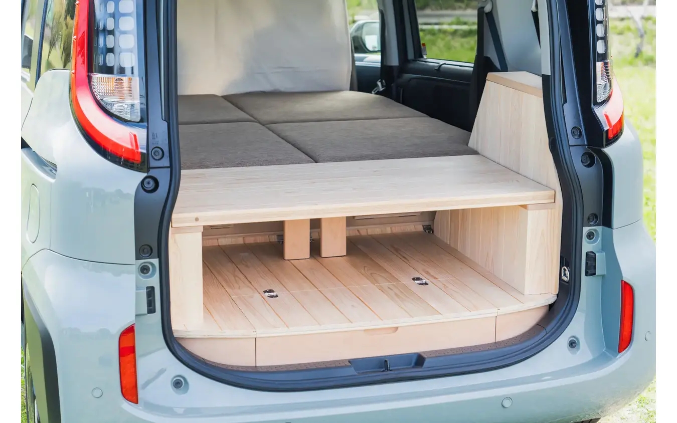 YURT разработал комплект для жизни в Toyota Sienta: кровать 192 см в салоне