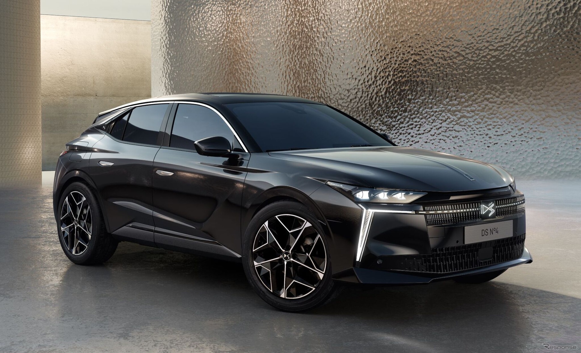 DS N°4 Etoile Hybrid уже продается в Японии от 6,25 млн иен