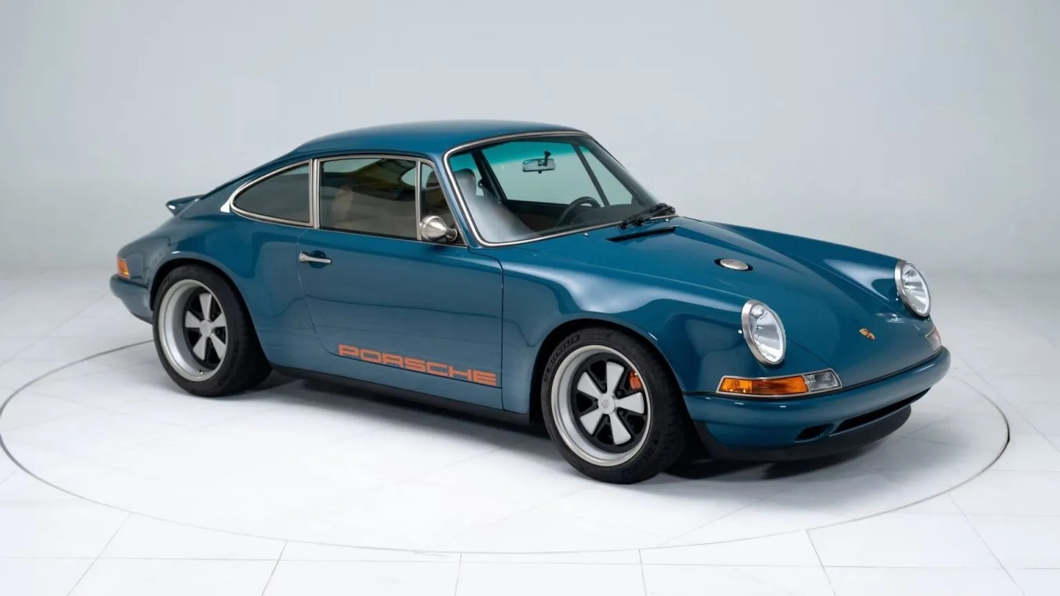 Singer выставит на аукцион Mecum Porsche 911 с пробегом 613 км