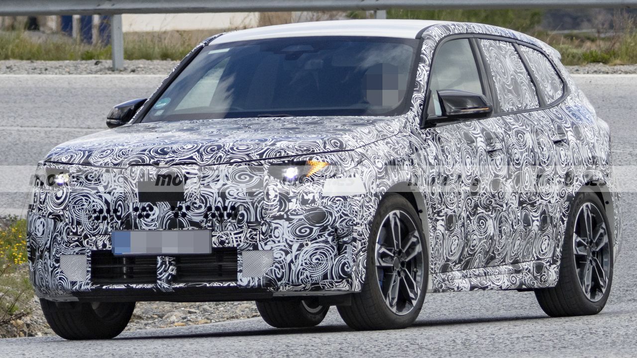Шпионы рассекретили BMW X1 M40 xDrive 2028: 320 л.с. и новый экран
