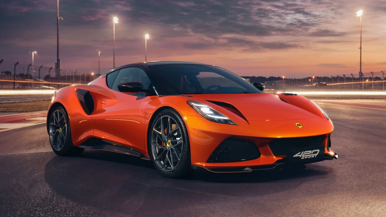 Lotus Emira 420 Sport дебютировала с мотором AMG за £105 900
