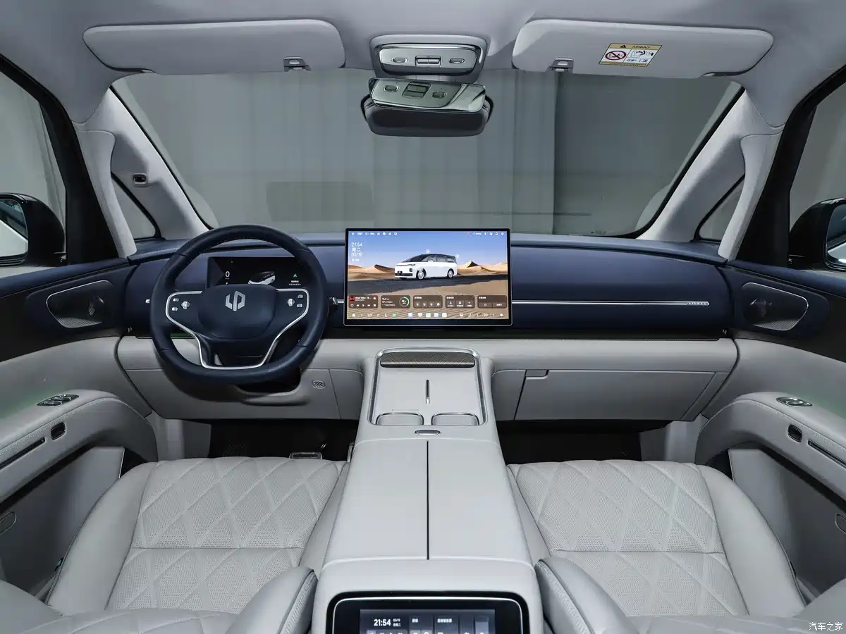 Leapmotor D99 дебютировал: минивэн с 50-дюймовым AR-HUD и запасом хода 700 км