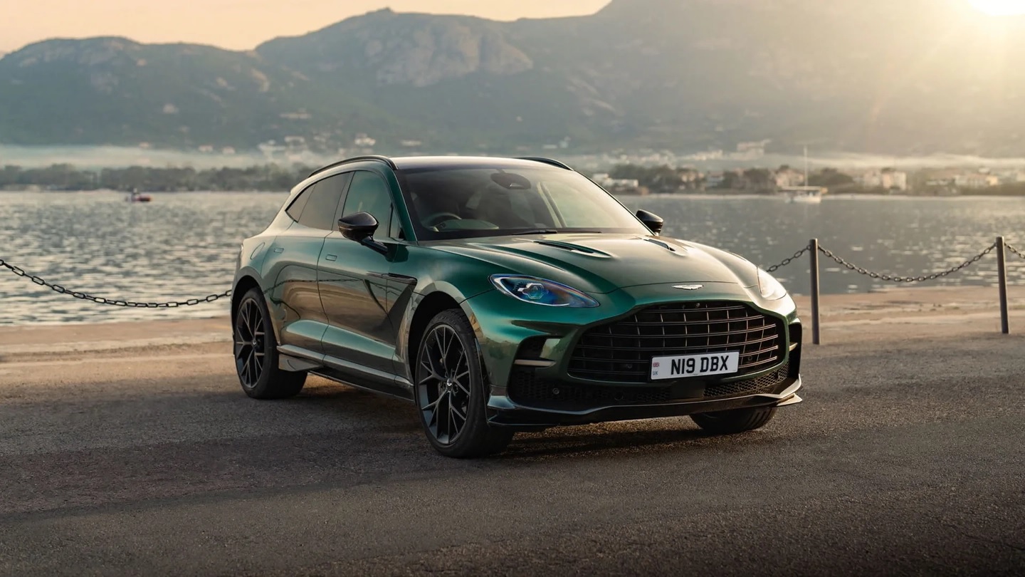 Aston Martin отзывает 2033 кроссовера DBX из-за дефекта подвески
