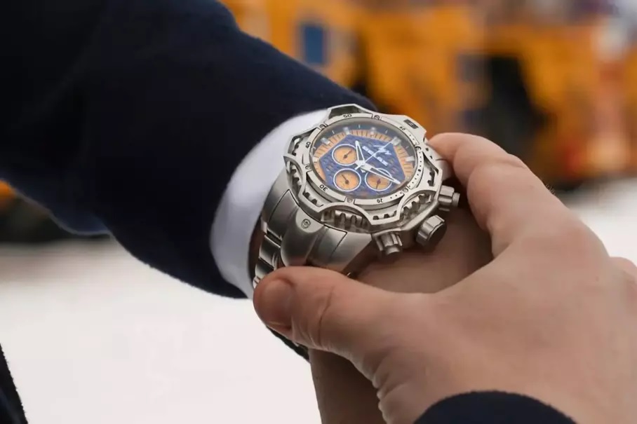 «Луч» выпустил лимитированные часы в честь БелАЗа