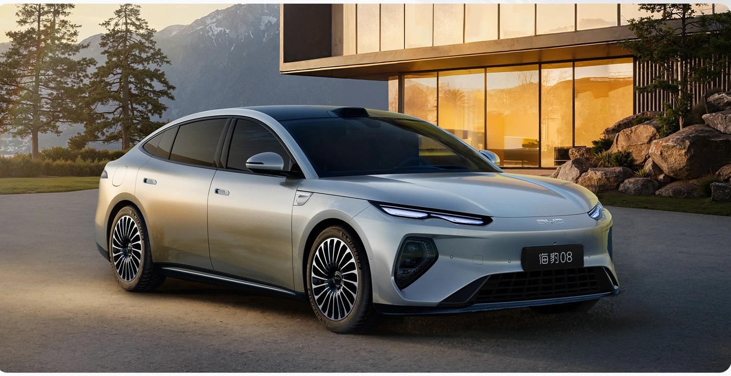 BYD Seal 08 получил цвет «морского серебра» и запас хода 1000 км
