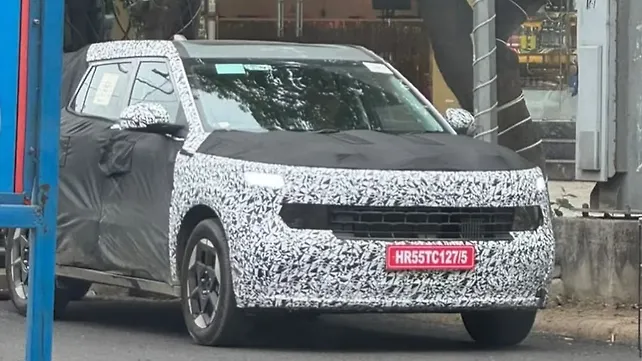 Новый Kia Sonet засветился на тестах в Индии: шпионские фото