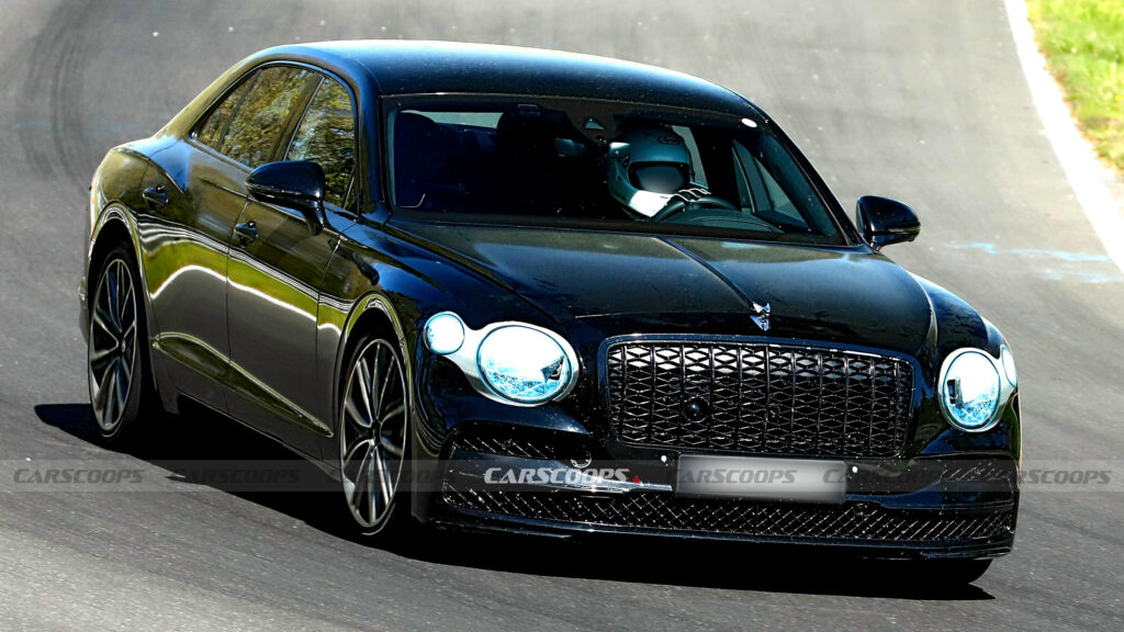 Обновленный Bentley Flying Spur поймали на трассе Нюрбургринг