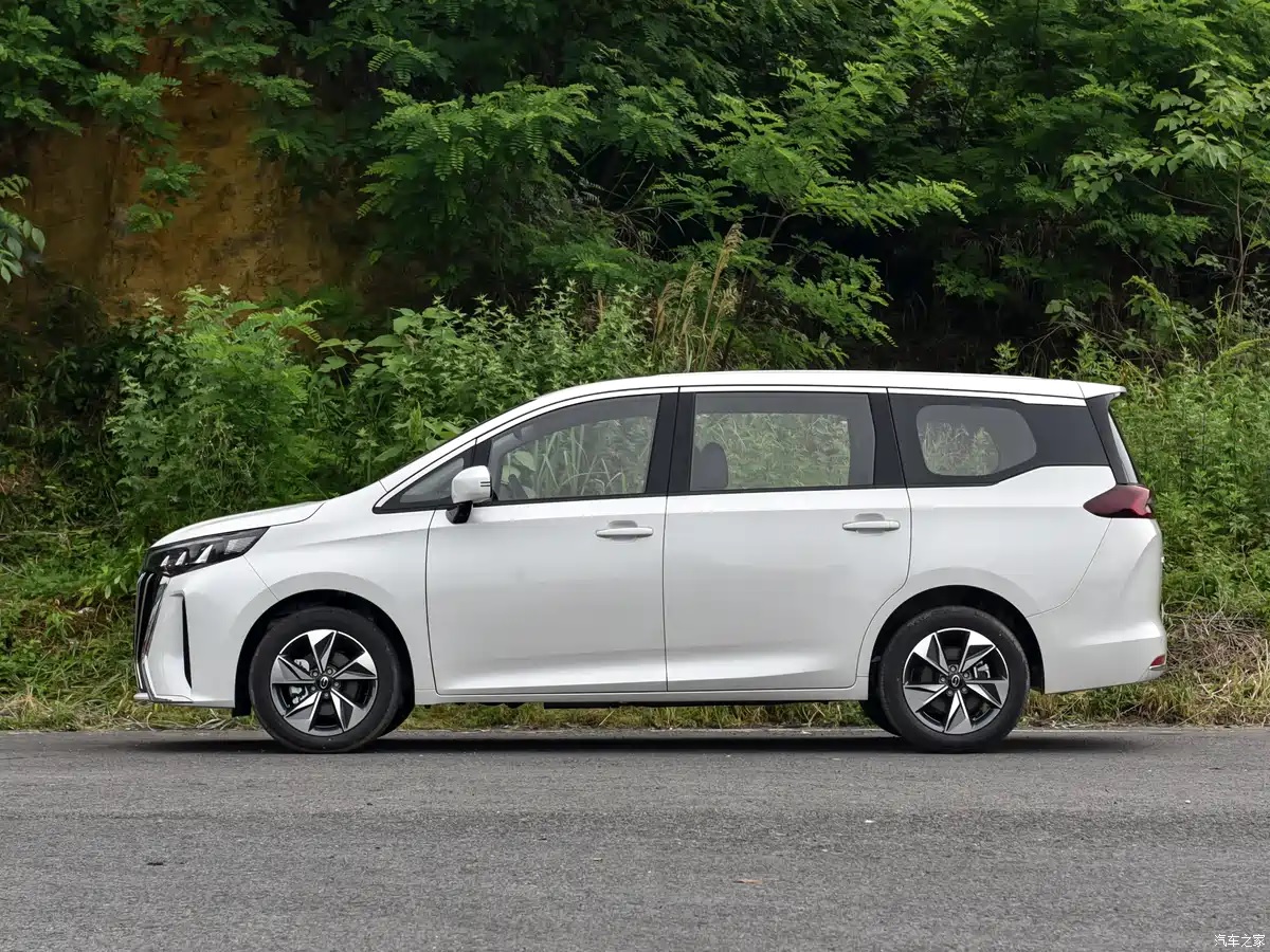 GAC обновил минивэн Trumpchi M6 MAX 2026: цены от 960 тысяч рублей