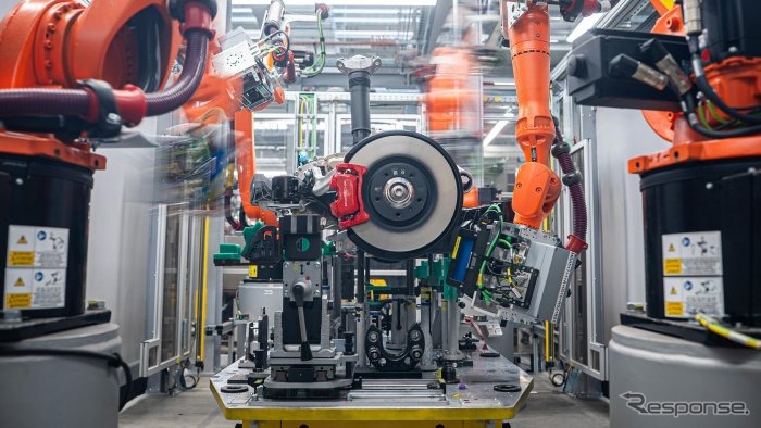 Porsche внедрил роботов на заводе: 130 точек проверки за 80 секунд