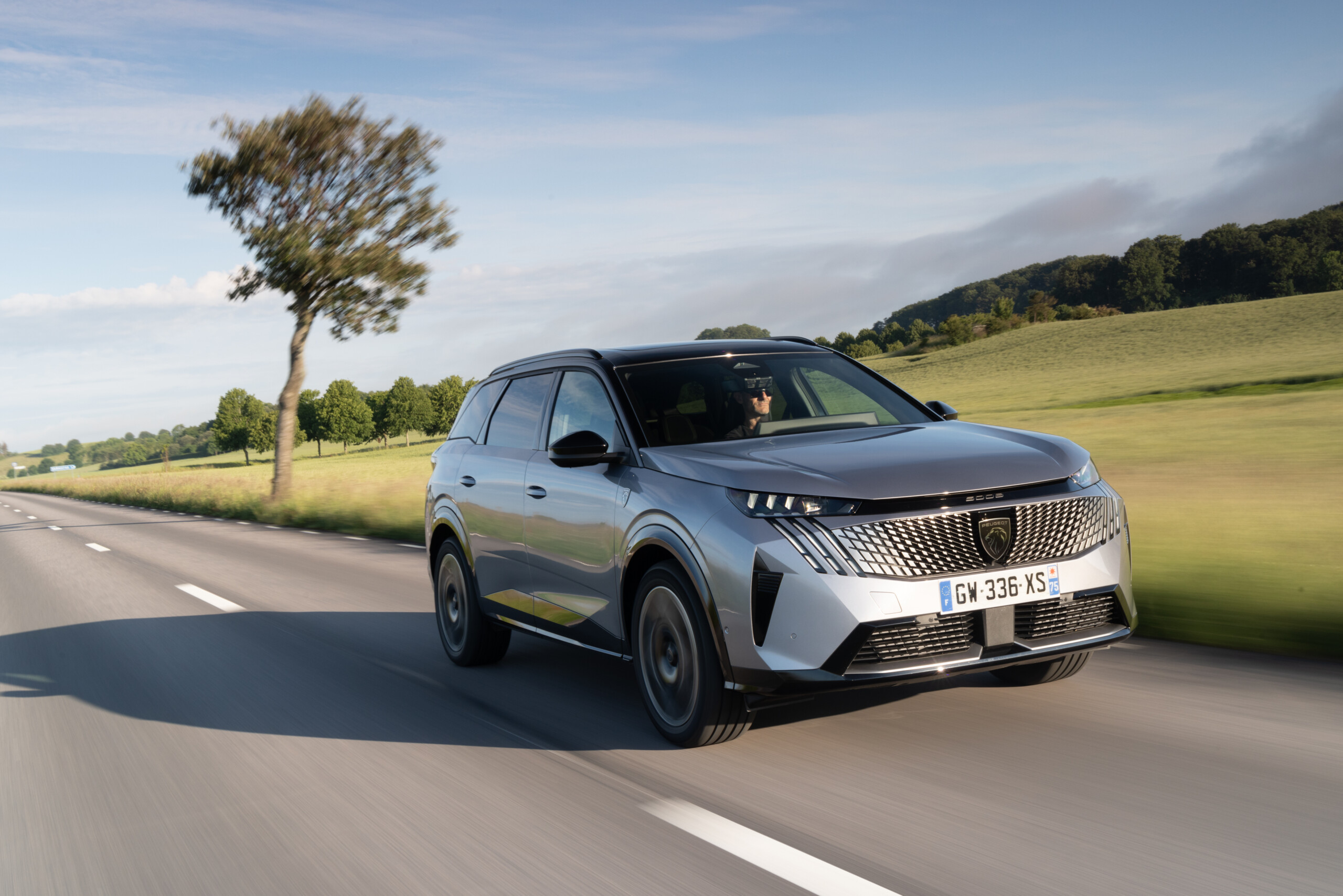 Peugeot резко снизил цены: E-5008 подешевел на 7 000 фунтов