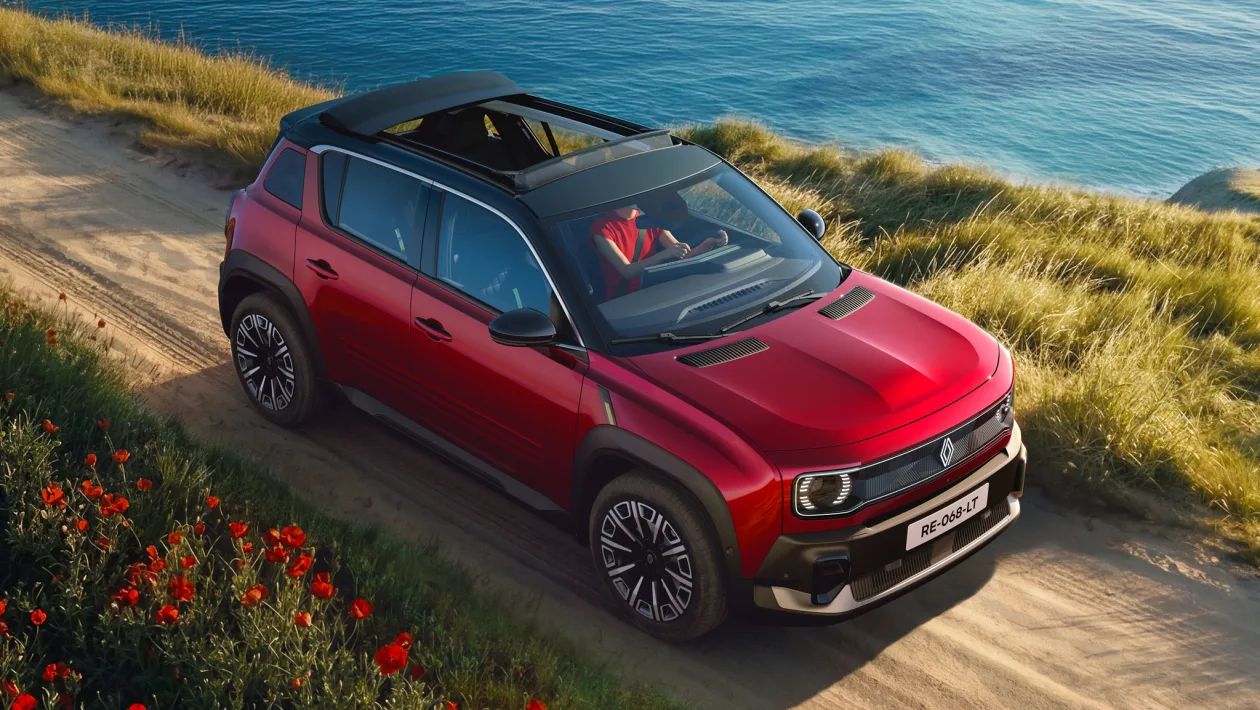 Renault R4 Plein Sud получил брезентовую крышу. Авто сняли на фото