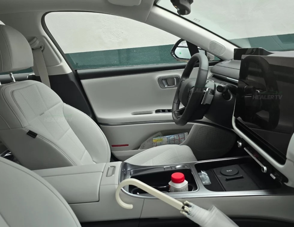 Hyundai Grandeur получил масштабный рестайлинг. Салон авто показан на фото
