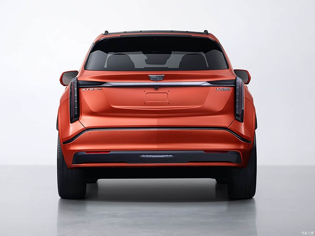 Cadillac XT5 PHEV дебютировал с запасом хода 155 км на электротяге