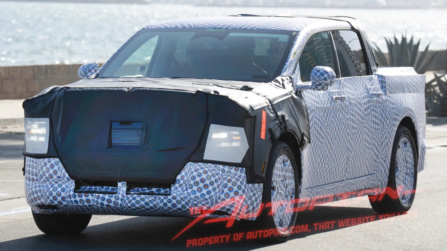 Ford замаскировал бюджетный электропикап 2028 года. Авто сняли на видео