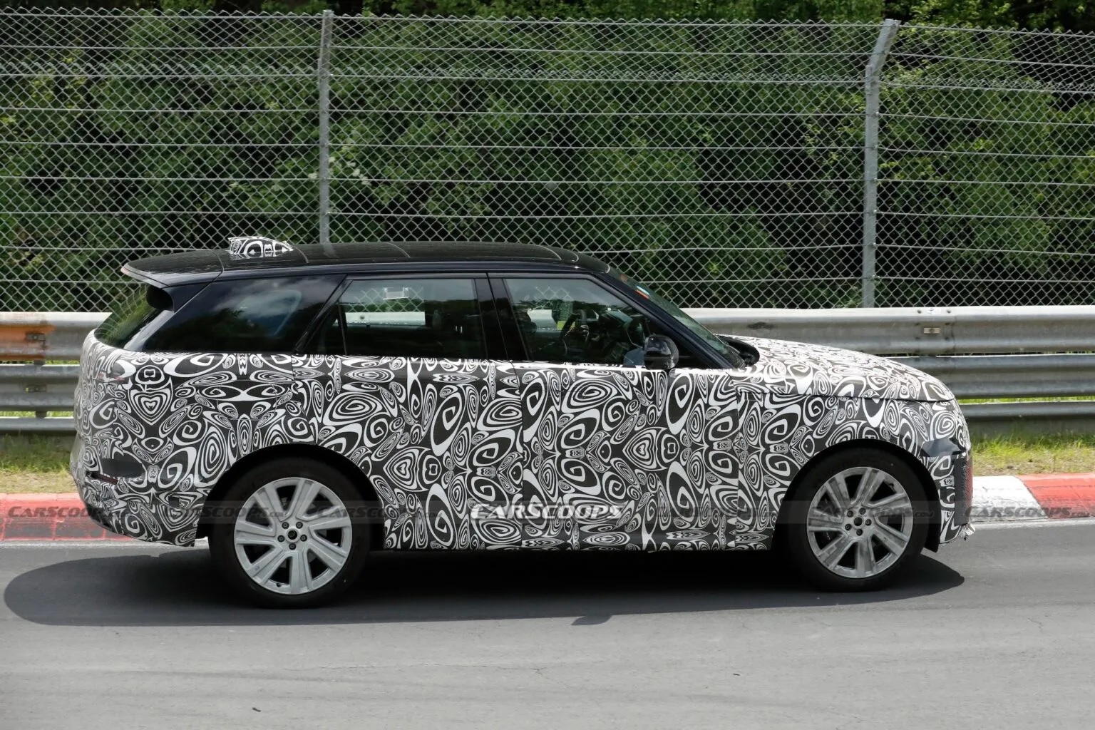 Обновлённый Range Rover Sport 2027 замечен на Нюрбургринге