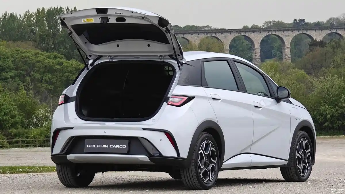 BYD Dolphin стал фургоном: в Британии открыты предзаказы за €47 789