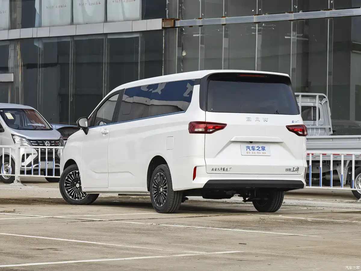 Минивэн Ruisheng Wangpai E-M7 подешевел до 830 000 рублей