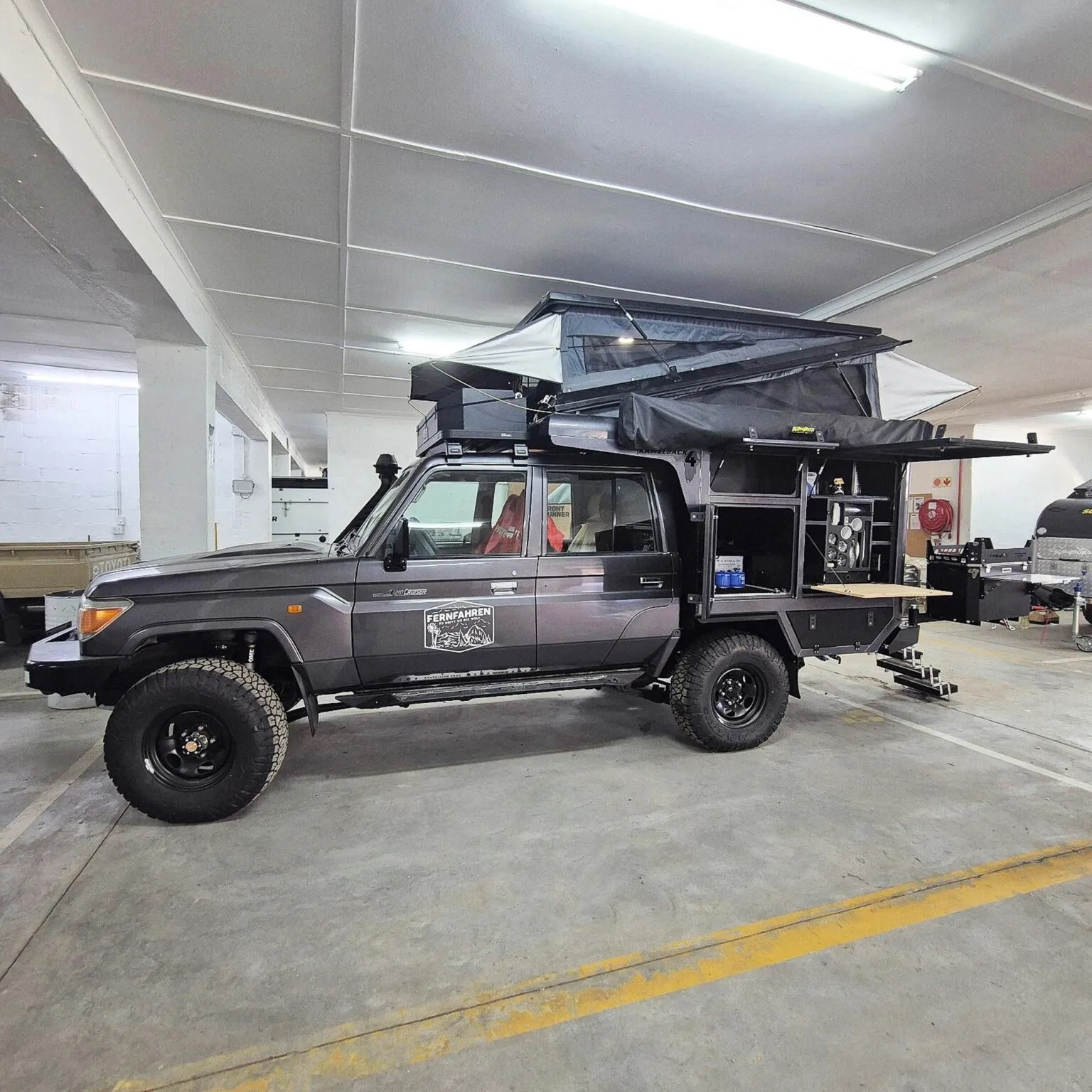 Bushwakka превратила Toyota Land Cruiser 79 в кемпер за $33 300
