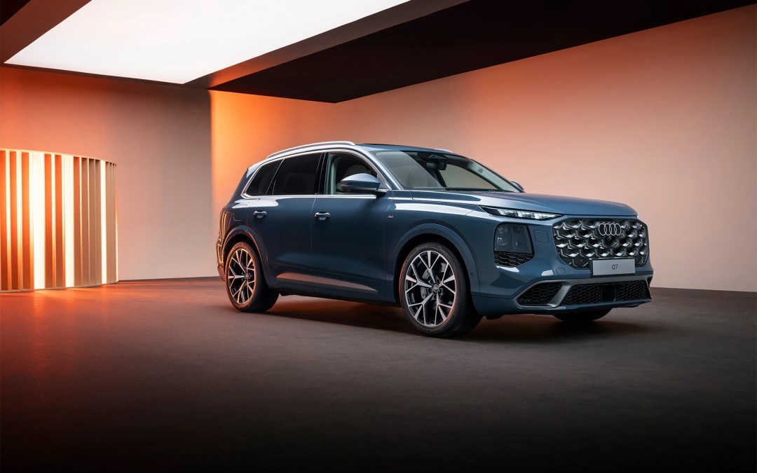 Дилеры готовы везти новый Audi Q7 в РФ: сроки и цены