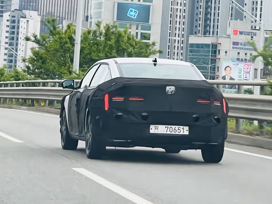 Новая Hyundai Elantra 2027 засветилась на фото: все детали дизайна