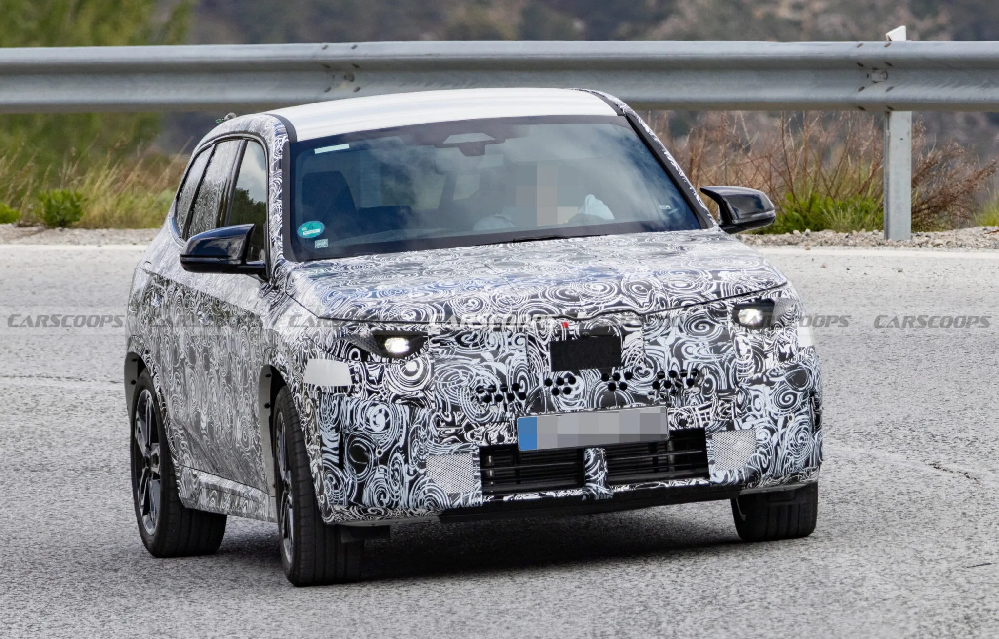 Шпионы раскрыли обновлённый BMW X1 M35i: новый дизайн и Panoramic iDrive