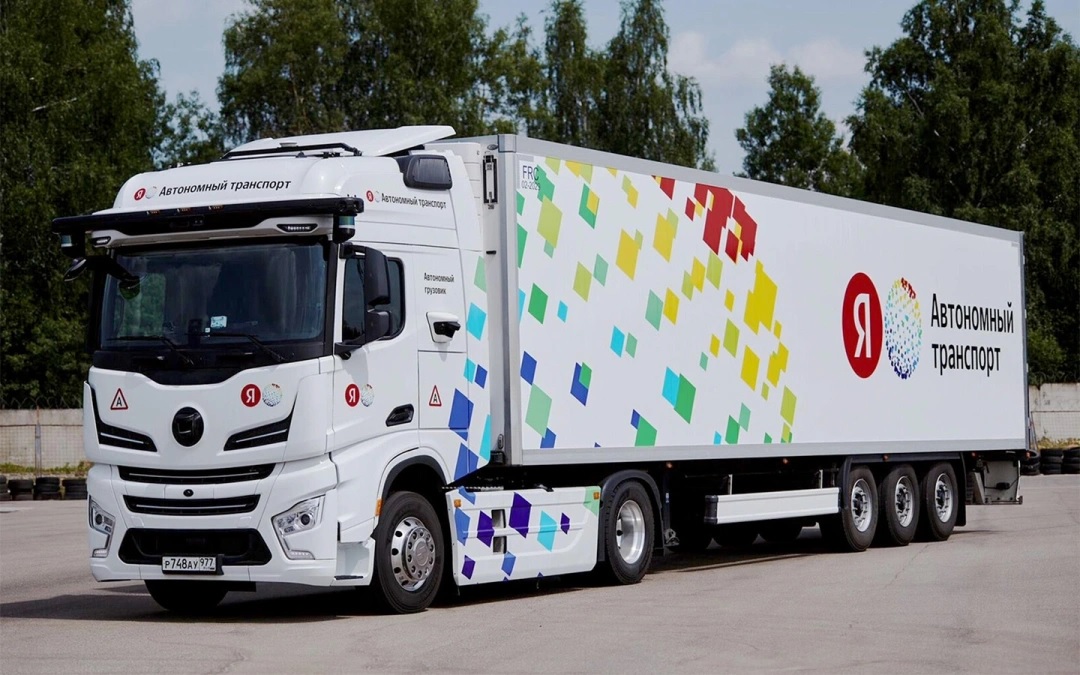 «Роботрак» Яндекса проехал 700 км по М-11 без водителя