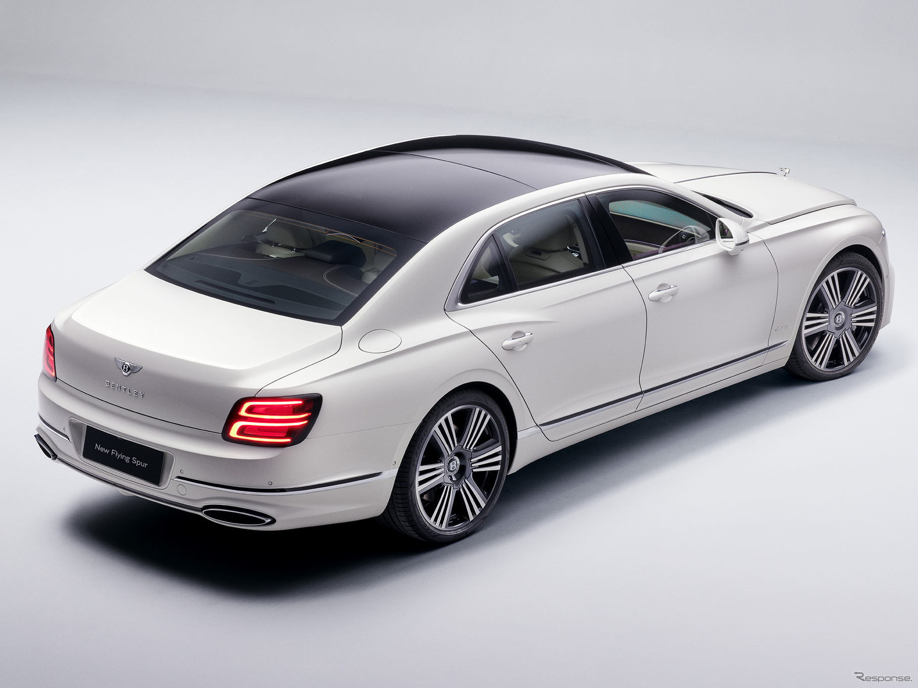 Bentley обновил Flying Spur S: 680 л.с. и фары впервые с 1962 года