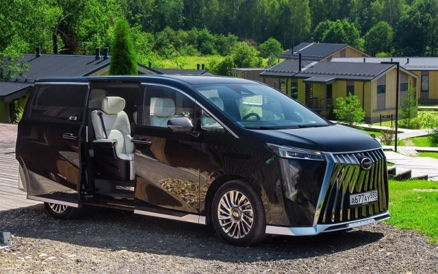 GAC M8 Lounge за 7,7 млн рублей: 34-дюймовый экран и звёздное небо