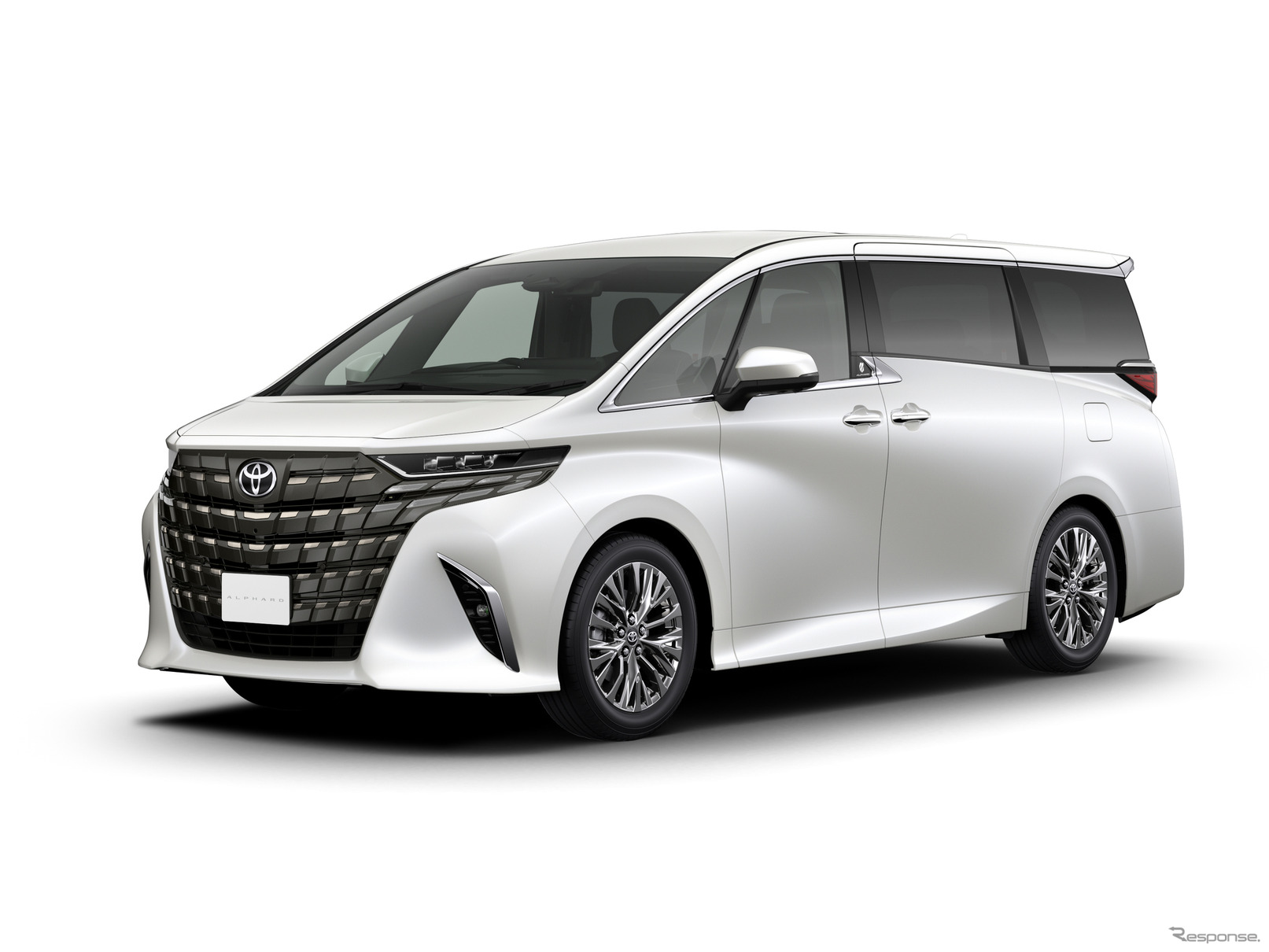 Toyota Alphard получил версию PHEV и новый класс G